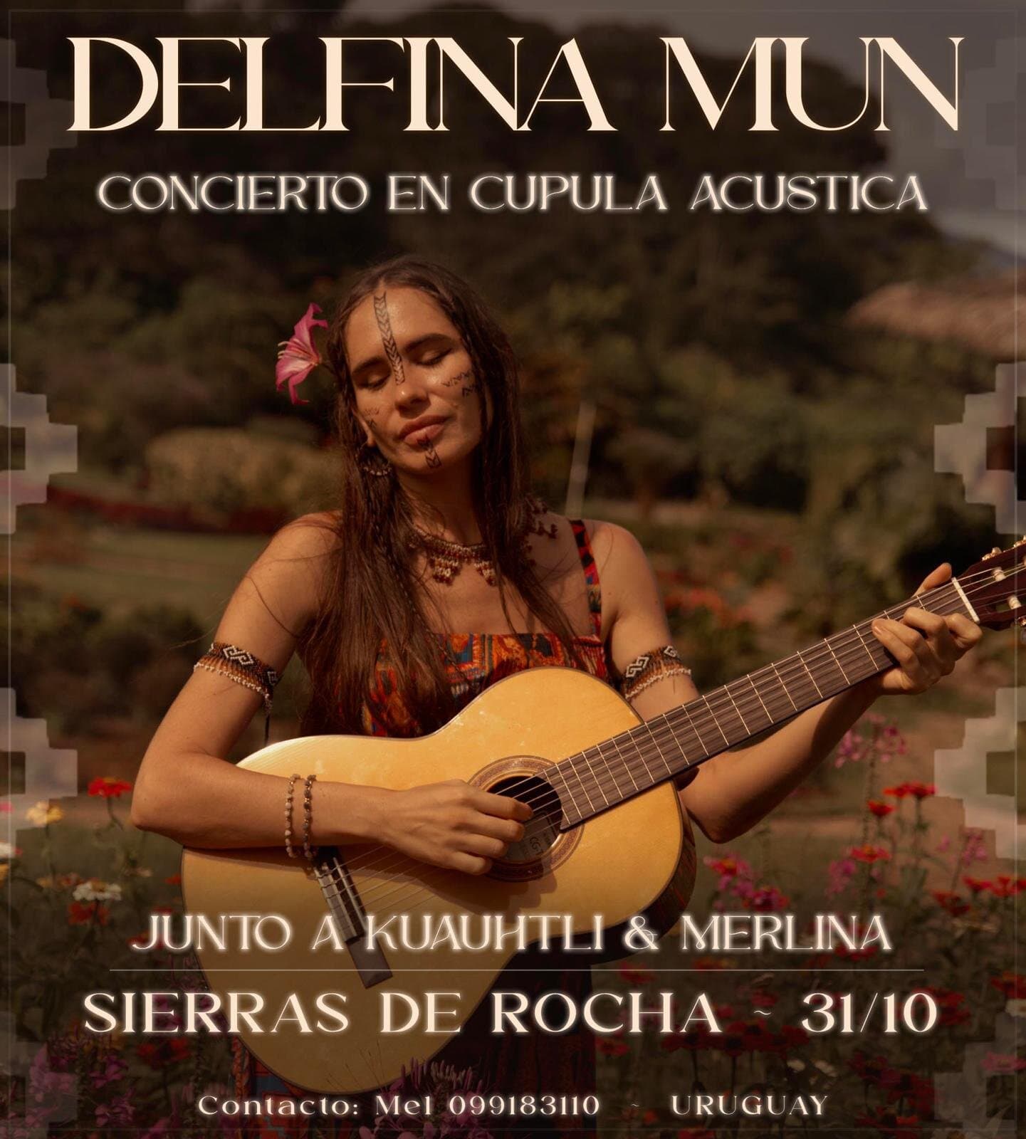 Placa del concierto de Delfina Mun en la cúpula acústica: ella tocando la guitarra con una flor en el pelo, entre las flores de la sierra